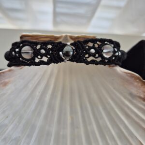 Bracelet talisman macramé noir Le Gardien Silencieux – pierre Hématite, pierre de lave et cristal de roche