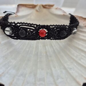 Bracelet talisman artisanal en micro-macramé noir avec pierres naturelles - Alchymia Elyanna